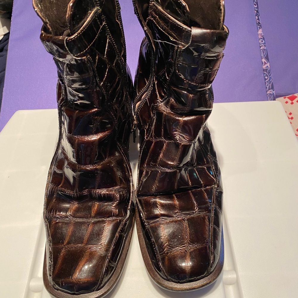 1990’s vintage patent brown leather bootie - Picture 4 of 13